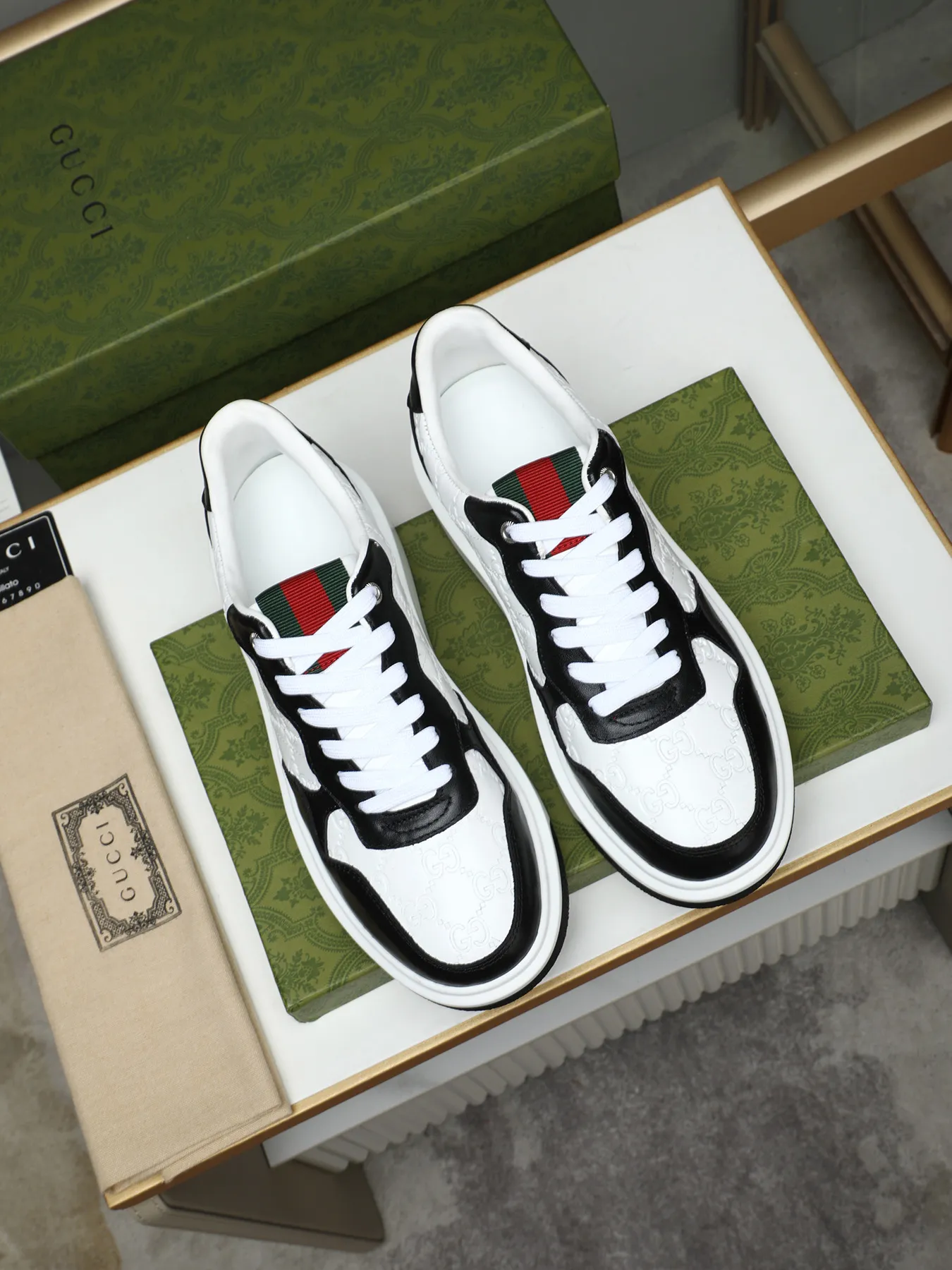 Men's shoes 💰480 New men's shoes GUCCI Fashion trend Made of first-layer calfskin ➕ washed sheep lining! The foot feels super comfortable and the workmanship is impeccable. Foam ultra-light outsole, size: 38-44 (45 customized) 4 colors to choose from!